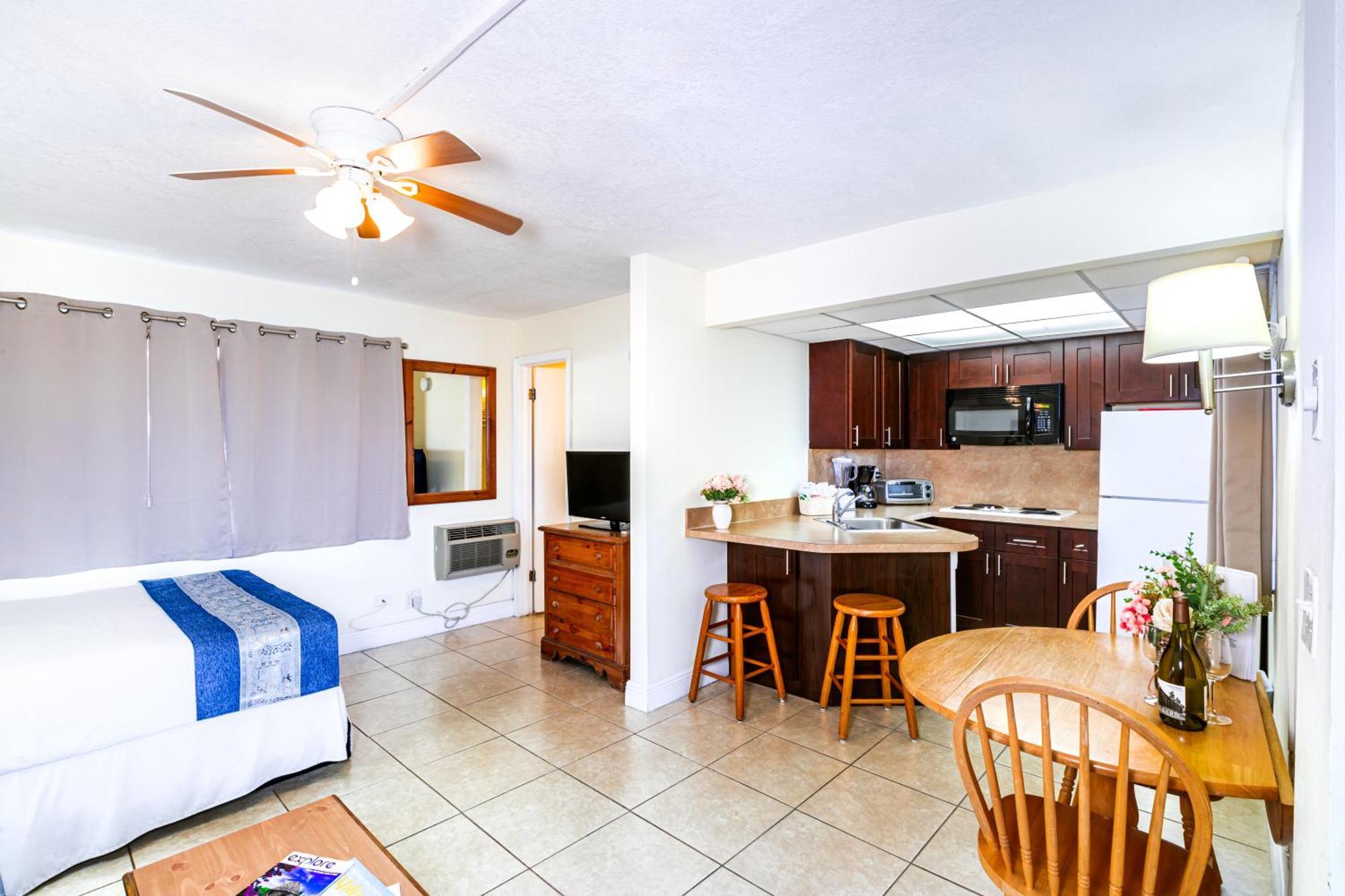 Emerald Seas Deerfield Beach Club Exterior photo